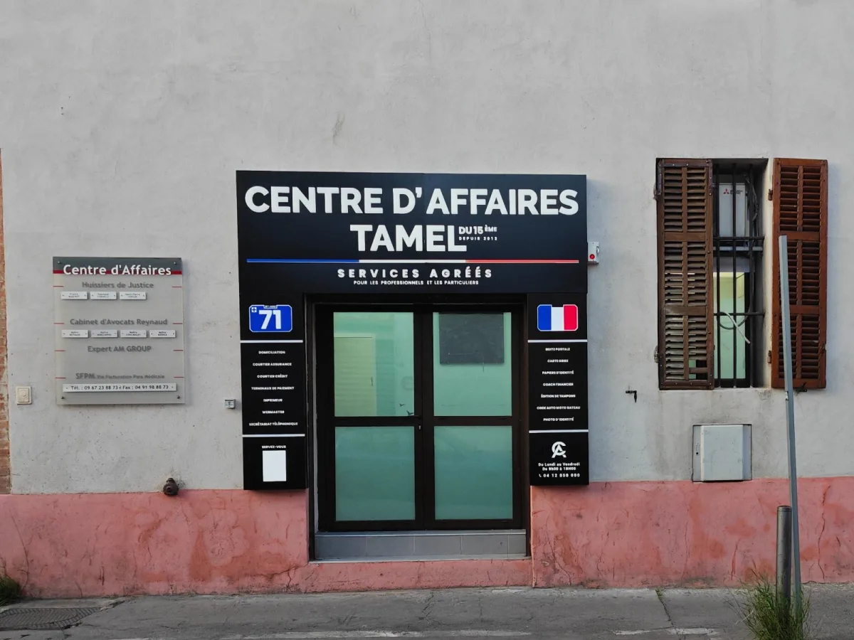 La devanture de l'agence TAMEL du 15ᵉ arrondissement, au marché aux Puces